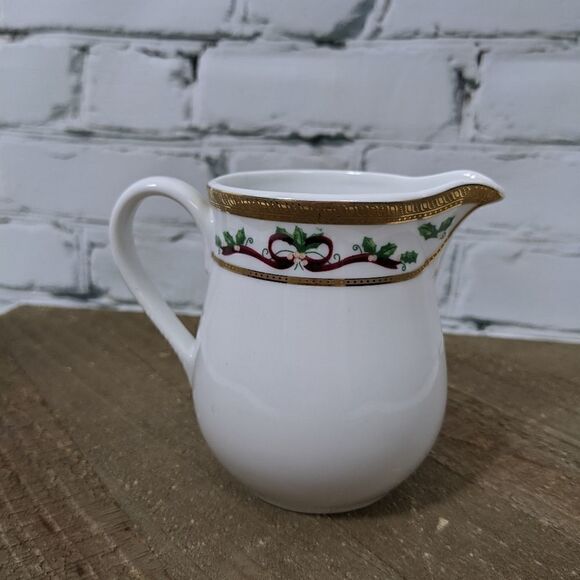 Royal Heritage Winter Garland creamer - Picture 5 of 6